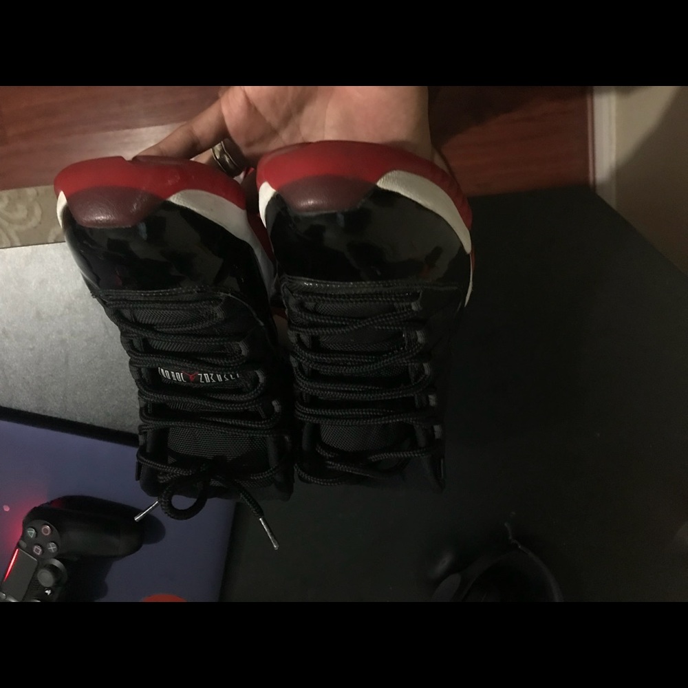 Air Jordan bred 11.